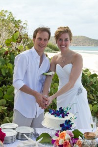 tropical wedding cake for a beach wedding